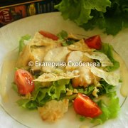 Салат "Цезарь" с чипсами из лаваша