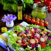 Салат с осьминогами и маслинами «Цветочная поляна»