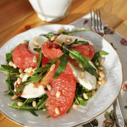 Салат с грейпфрутом и моцареллой