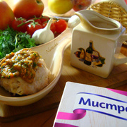 Куриные биточки с рисом Басмати,яблоком и живым соусом.