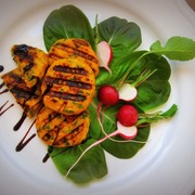 Оранжевые, морковно-куриные котлетки на гриле