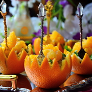 Пикантный салат в апельсиновых корзиночках