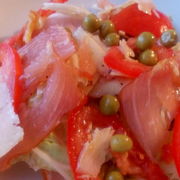 Салат с балыком и помидорами