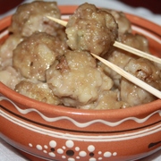 Закусочные мясные шарики в густом сырном соусе в СВЧ за 7 минут