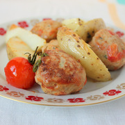 Тефтели из индейки с запеченным картофелем