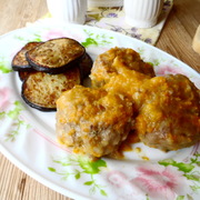 Тефтели с рисом в морковно-луково-винном соусе