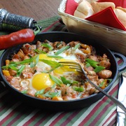 Шакшука с колбасками чоризо. Тест драйв с Окраиной