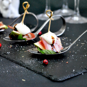 Закуска для особых случаев с инжиром, беконом и моцареллой. Мой тест-драйв с «Окраиной»