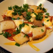 Яичница - глазунья с бужениной и батоном. Тест-драйв с ТМ Окраина