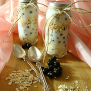 Овсяные хлопья с кефиром и ягодами-наиполезнейший завтрак