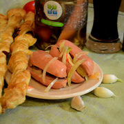 Острые УТОПЕНЦЫ (маринованные шпикачки) со слоёными «косичками». Тест-драйв с Окраиной