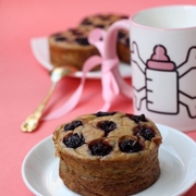 Банановый чизкейк с мятой и вишней