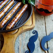 Говяжьи колбаски на гриле в томатно-пряном маринаде "Тест-драйв с Окраиной"