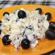 Яичный салат с оливками и сухариками. Видео