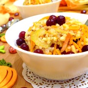 Салат витаминный, тыквенный с киноа и клюквой