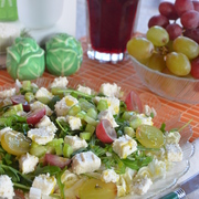 Салат с рукколой, виноградом и творогом из козьего молока. Мой тест-драйв с Lekue