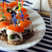 Канапе с салом "Бульбароллы"