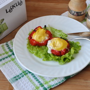 Яичница с красным перцем и сыром