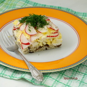 Салат с рисом, редисом и яйцами