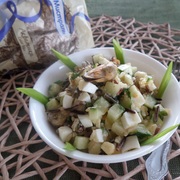 Салат с рисом, огурцом и мидиями