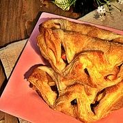 Французские яблочные слойки с изюминкой!