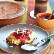 Буберте – латвийский манный пудинг семенами подсолнуха и клюквенным соусом