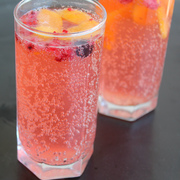 Ягодный коктейль «Aperol Spritz»