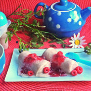 Мороженое из банана на кефире с малиной