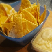 Начос с сырным соусом