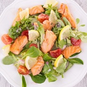 Новогодний салат с сёмгой и креветками