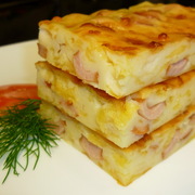Пирог с сосисками и сыром (быстро и вкусно)