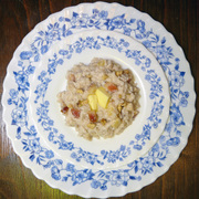 Каша рисовая с яблоком, орехами и корицей