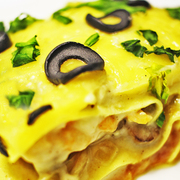 Лазанья с креветками, томатами и грибами 