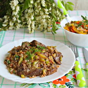 Ароматная куриная печень с кабачками