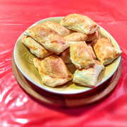 Несладкие слойки с щавелем и творогом