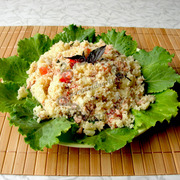 Салат из кус-куса с тунцом и овощами