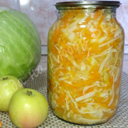 Хрустящий Салат из капусты с яблоком на зиму