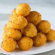 Сырные шарики с чесноком во фритюре. Нереально вкусная и нежная закуска