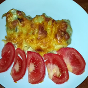 Рыба (хек) запеченная под сметанно -сырным соусом