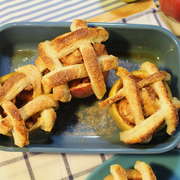 Запеченное яблоко с медом и корицей. 