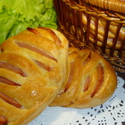 Булочки с колбасой - хорошая альтернатива бутербродам