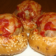 Тефтельки (фрикадельки) в булочках. Вкусные малышки.