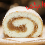 Бисквитный рулет с яблочной начинкой.ПОЛУЧАЕТСЯ У ВСЕХ!Очень вкусный!