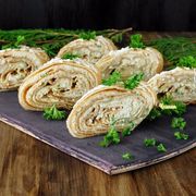 Блинные рулетики с яичным паштетом