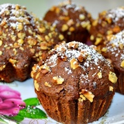 Шоколадно-тыквенные кексы с орехами