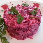 Салат из свёклы с сыром и чесноком.