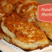 Дрожжевые оладьи с капустой.