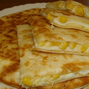 Лепешки (тортильи) с омлетом и кукурузой.