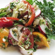 Овощной салат с ореховой заправкой