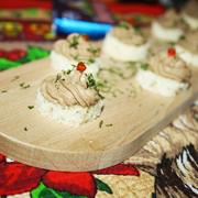 Канапе с острым печеночным паштетом "Праздничные"